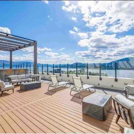 Amazing Brand New Lakeview Condo Downtown Kelowna Exterior foto