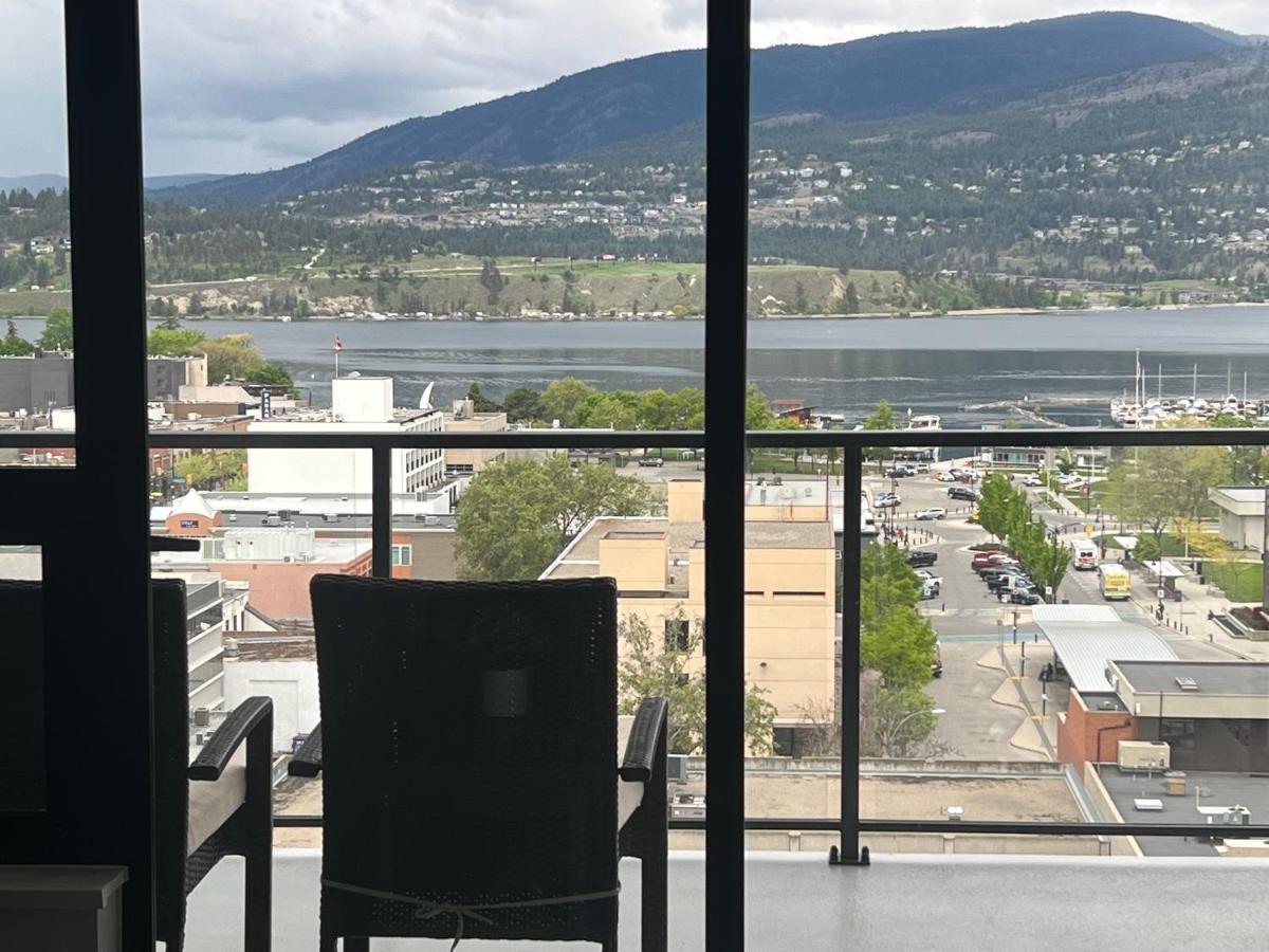 Amazing Brand New Lakeview Condo Downtown Kelowna Exterior foto