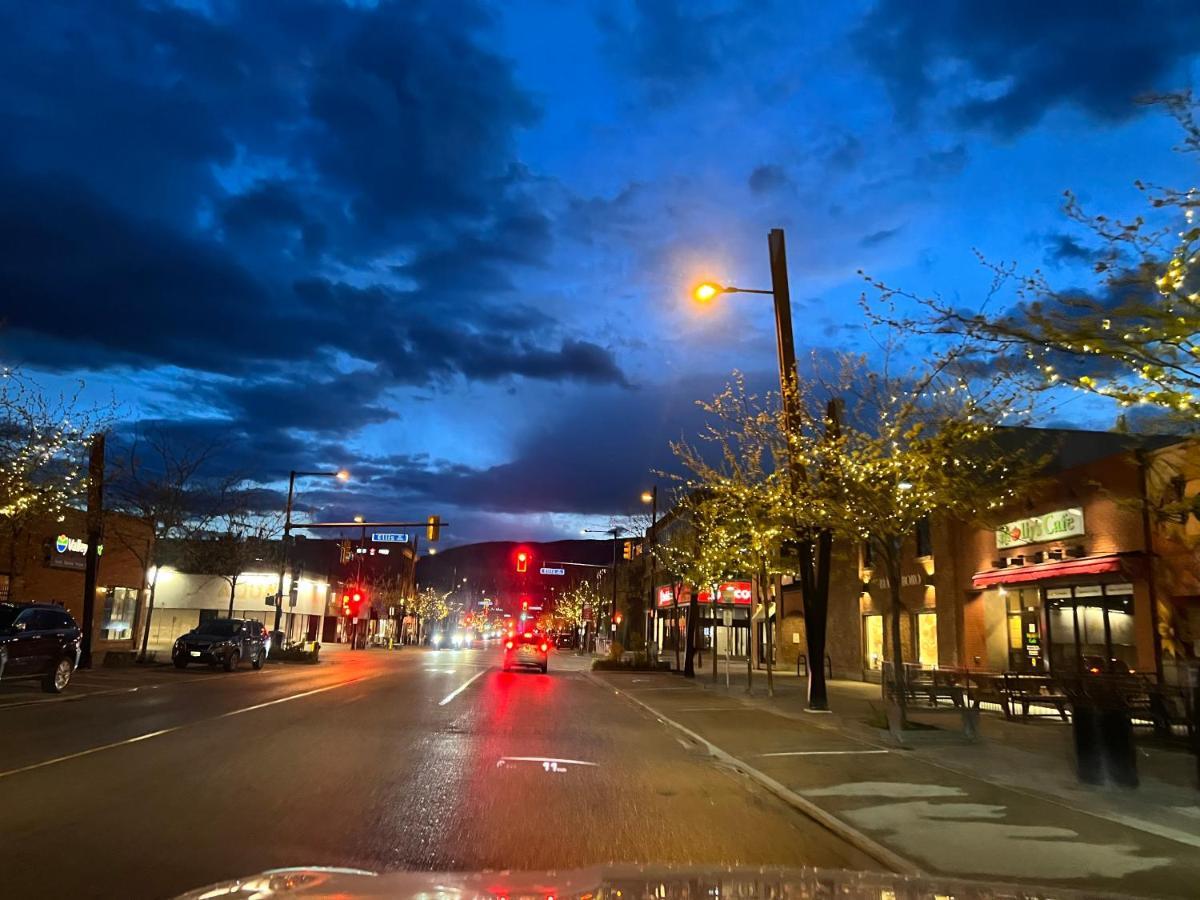 Amazing Brand New Lakeview Condo Downtown Kelowna Exterior foto
